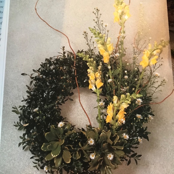 A beautiful book - WREATHS from the Garden - Picture 3 of 5